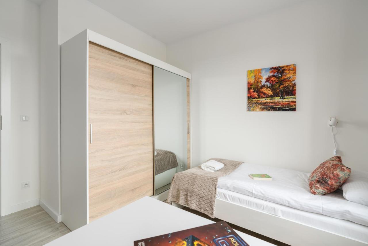 Premium Apartments Poznan Airport By Noclegi Renters Extérieur photo